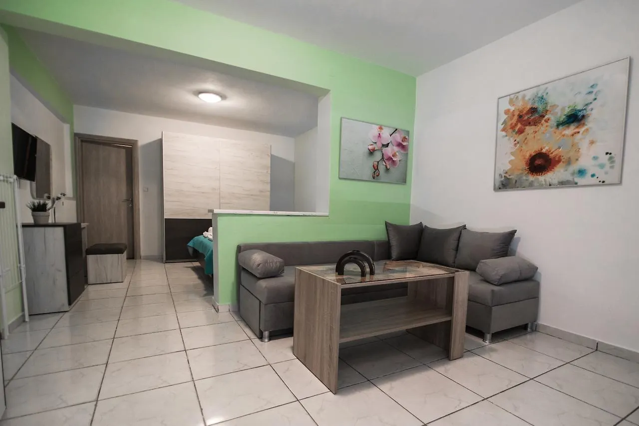 مولا كاليفا Dias Apartments اليونان