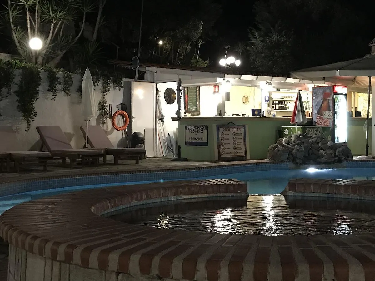 Dias Apartments Μόλα Καλύβα 4*,